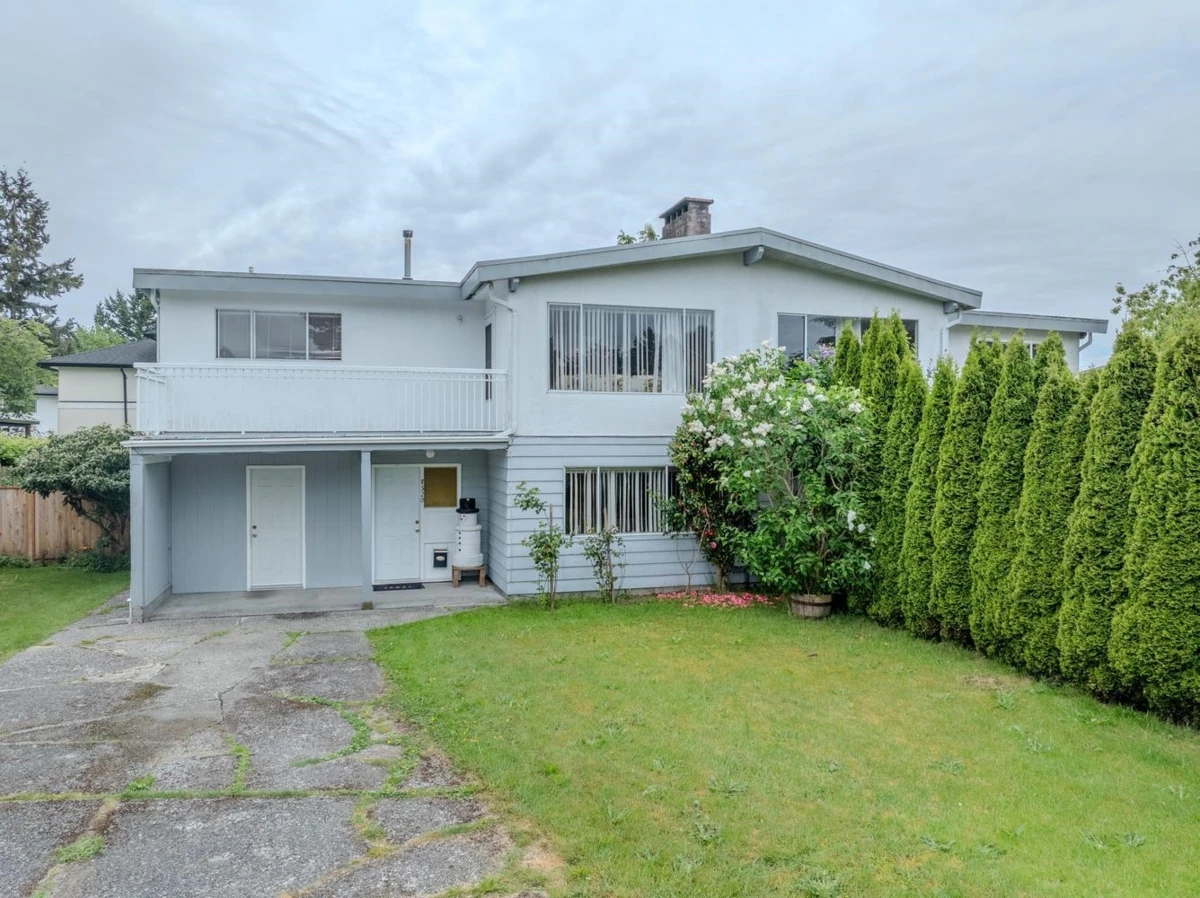 Family Room Photo of 8520 Rosedene Court, Richmond, BC