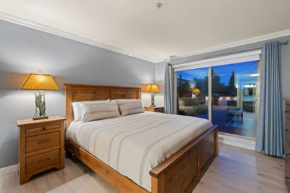 Hallway Photo of 404 15220 Guildford Drive, Surrey, BC