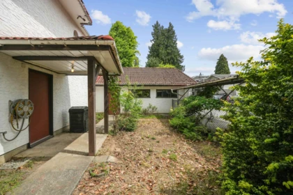 Entry Foyer Photo of 380 Metta Street, Port Moody, BC