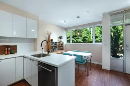 Kitchen Island Photo of 2711 Prince Edward Street, Vancouver, BC