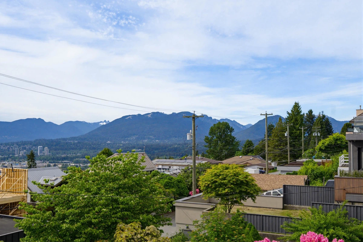 Family Room Photo of 41 N Hythe Avenue, Burnaby, BC