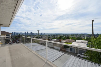 Garden / Landscaping Photo of 41 N Hythe Avenue, Burnaby, BC