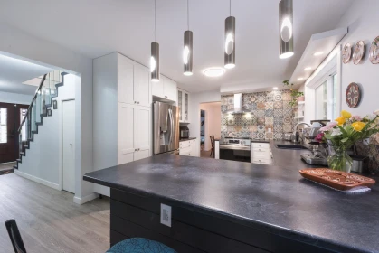 Kitchen Island Photo of 46781 Portage Avenue, Chilliwack, BC