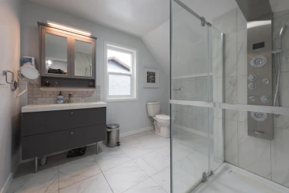 Primary Bathroom Photo of 46781 Portage Avenue, Chilliwack, BC