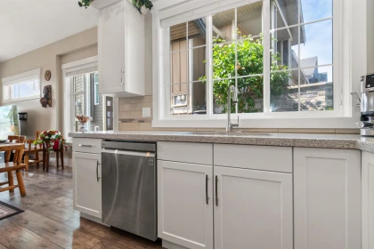 Kitchen Island Photo of 3 5144 Dhaliwal Place, Chilliwack, BC
