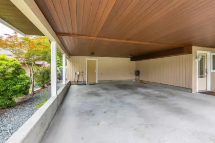 Kitchen Island Photo of 11045 Southridge Road, Delta, BC