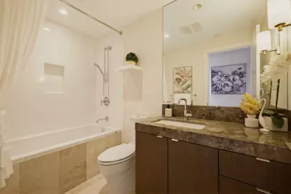 Entry Foyer Photo of 906 112 E 13th Street, North Vancouver, BC