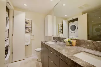 Mudroom Photo of 906 112 E 13th Street, North Vancouver, BC