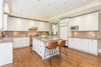 Kitchen Island Photo of 6417 Pitt Street, West Vancouver, BC