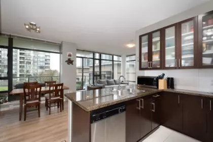 401 4250 Dawson Street, Burnaby, BC, Burnaby — Apartment/Condo for sale