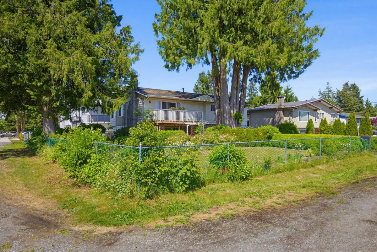 Living Room Photo of 27039 28b Avenue, Langley, BC
