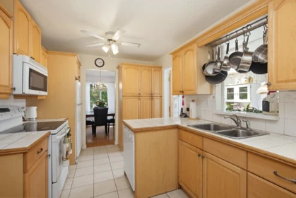 Guest Bathroom Photo of 27039 28b Avenue, Langley, BC