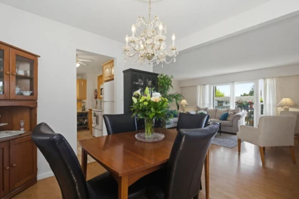 Kitchen Island Photo of 27039 28b Avenue, Langley, BC