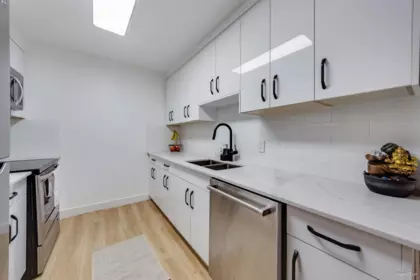 Kitchen Photo of 103 340 Ninth Street, New Westminster, BC
