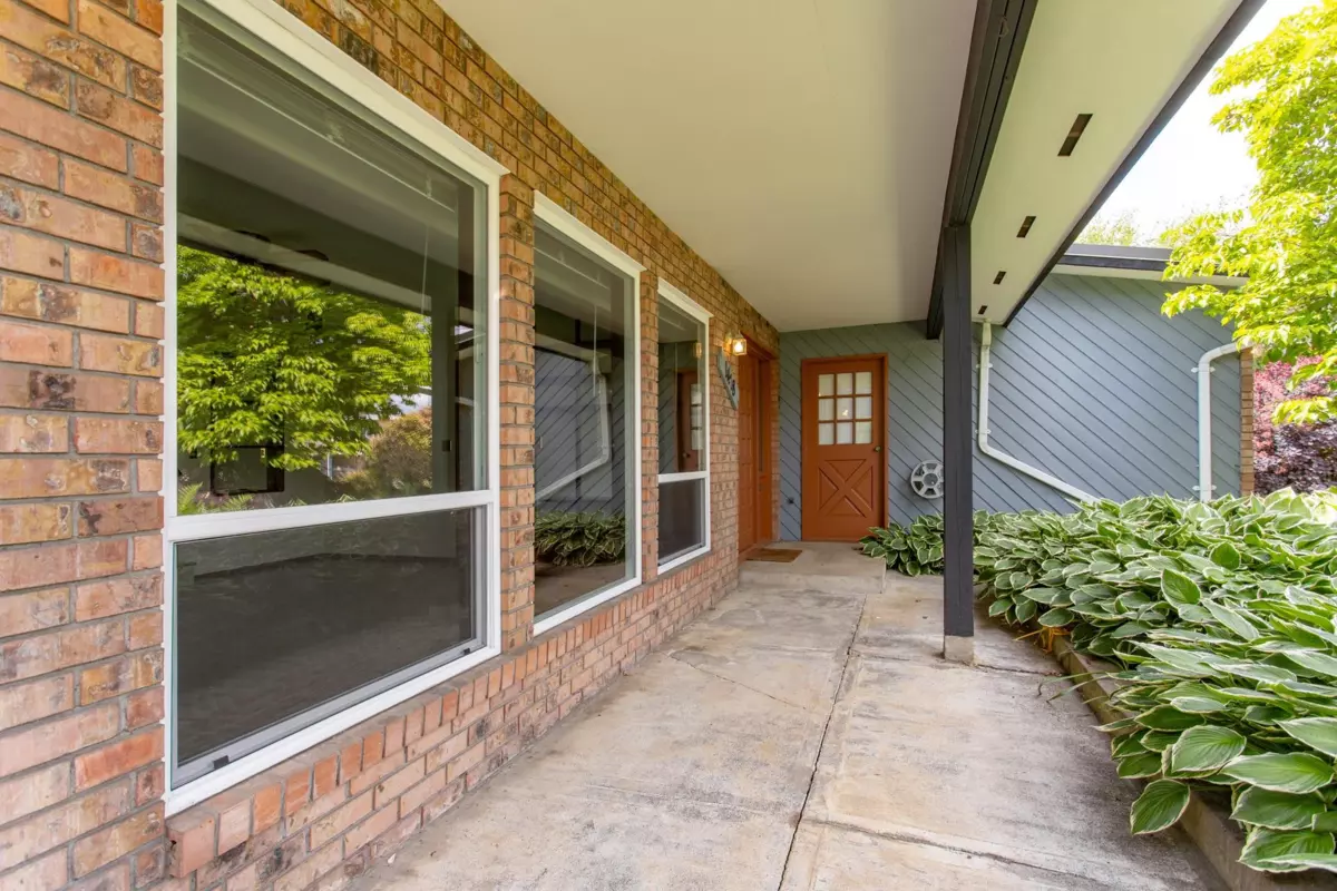 Family Room Photo of 1418 Grover Avenue, Coquitlam, BC