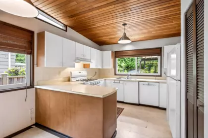 Primary Bedroom Photo of 1418 Grover Avenue, Coquitlam, BC