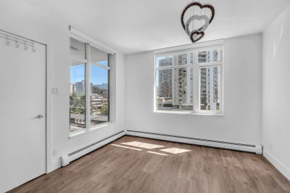 Entry Foyer Photo of 802 158 W 13th Street, North Vancouver, BC