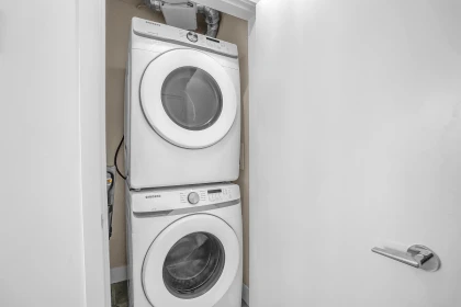 Front Yard Photo of 802 158 W 13th Street, North Vancouver, BC