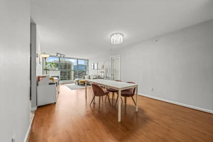 2105 4398 Buchanan Street, Burnaby, BC, Burnaby — Apartment/Condo for sale