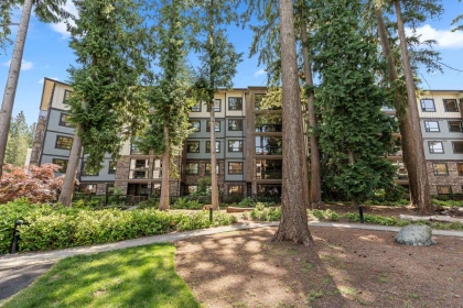 Front Yard Photo of 304 3535 146a Street, Surrey, BC