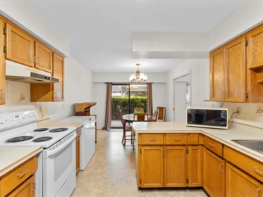 Breakfast Nook Photo of 2 32718 Garibaldi Drive, Abbotsford, BC