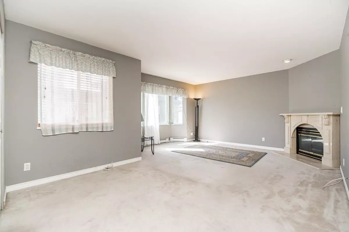 Living Room Photo of B 6984 Linden Avenue, Burnaby, BC