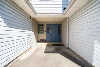 Hallway Photo of B 6984 Linden Avenue, Burnaby, BC