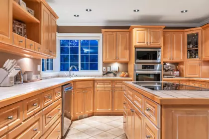 Kitchen Island Photo of 12595 266 Street, Maple Ridge, BC