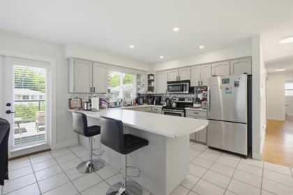 Kitchen Island Photo of 20989 95a Avenue, Langley, BC