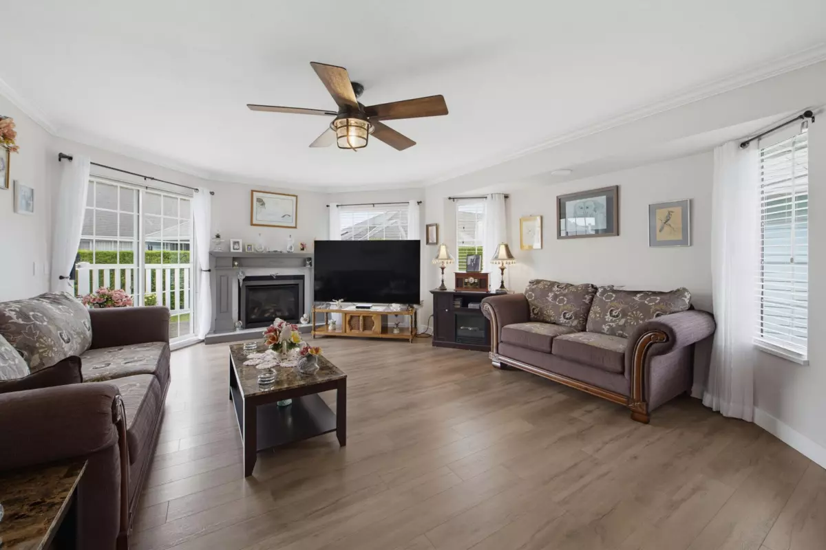 Living Room Photo of 56 1450 Mccallum Road, Abbotsford, BC