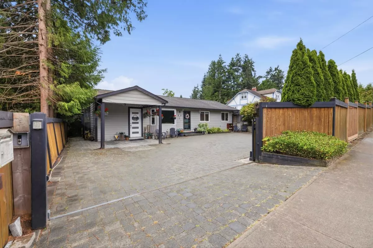 Living Room Photo of 16106 16 Avenue, Surrey, BC