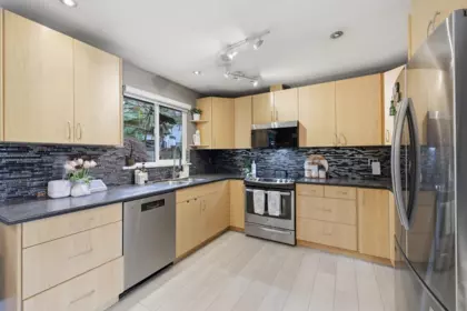 Walk-In Closet Photo of 16106 16 Avenue, Surrey, BC