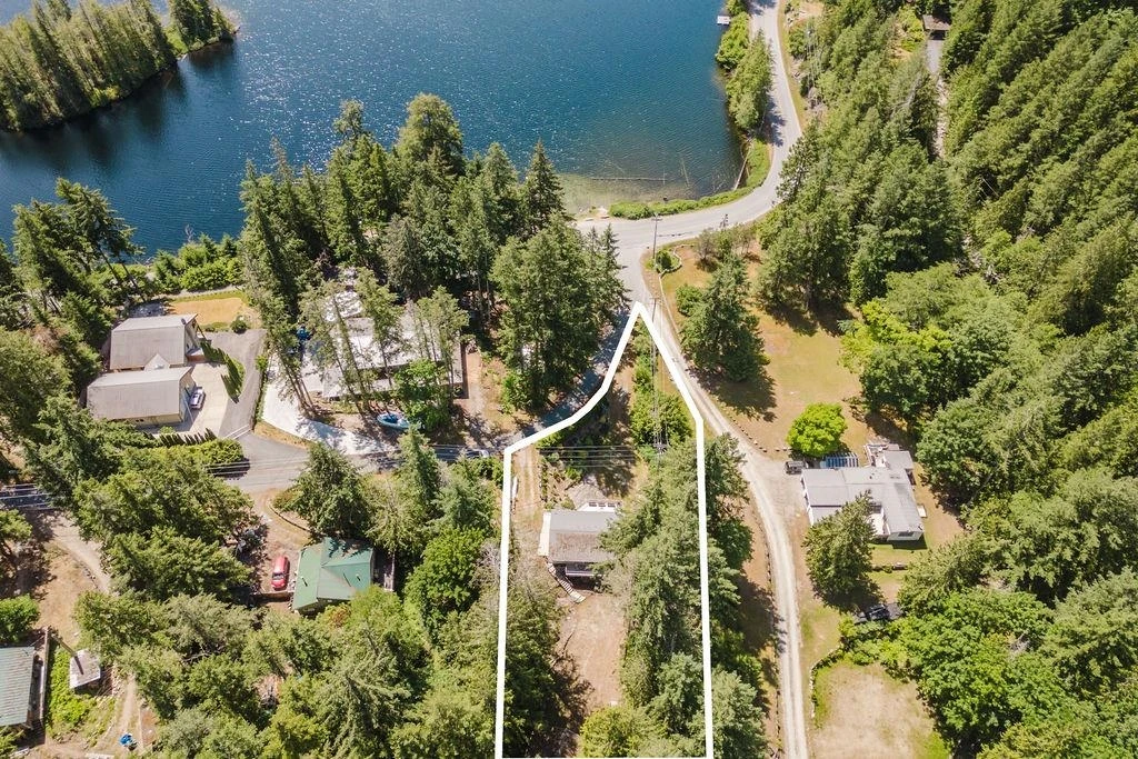 Family Room Photo of 5079 Elliot Road, Pender Harbour, BC