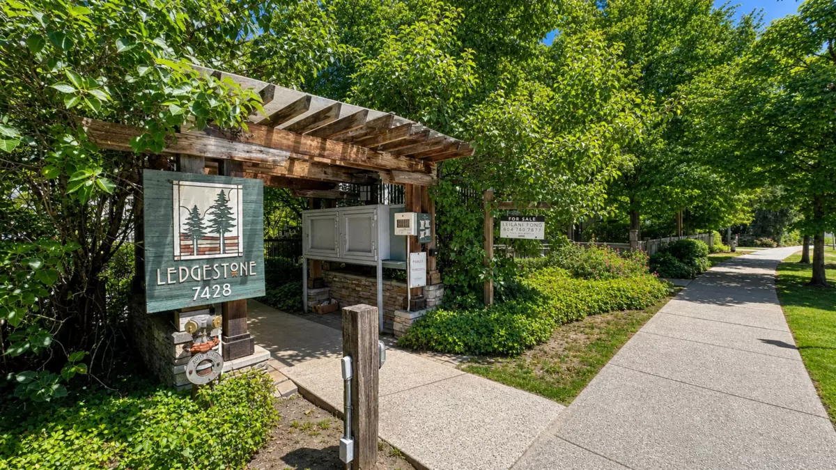 Family Room Photo of 28 7428 Southwynde Avenue, Burnaby, BC