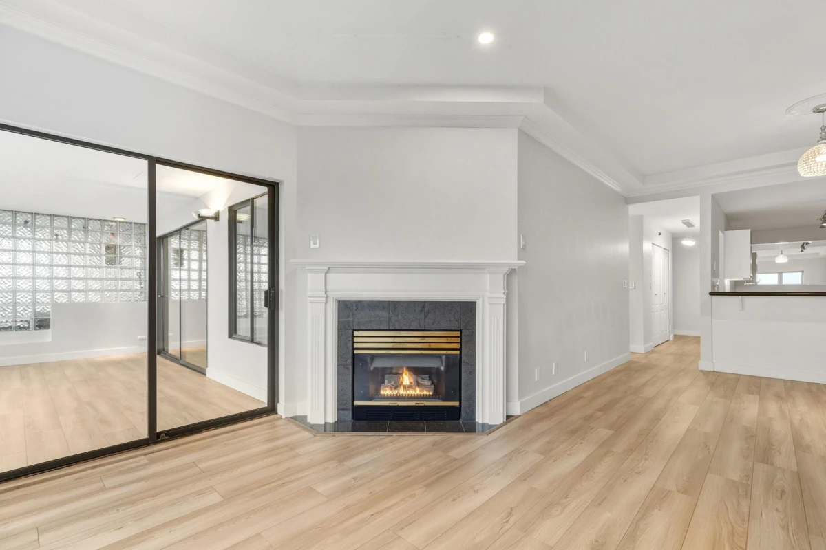 Dining Area Photo of 204 15176 Buena Vista Avenue, White Rock, BC