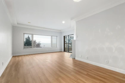 Kitchen Island Photo of 204 15176 Buena Vista Avenue, White Rock, BC