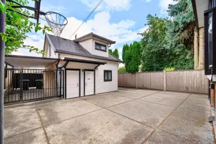 Hot Tub / Spa Photo of 5886 Sherbrooke Street, Vancouver, BC