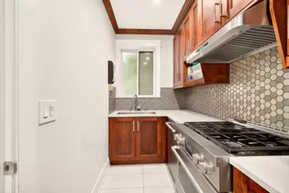 Powder Room Photo of 5886 Sherbrooke Street, Vancouver, BC