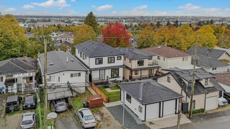 Swimming Pool Photo of 583 E 60th Avenue, Vancouver, BC