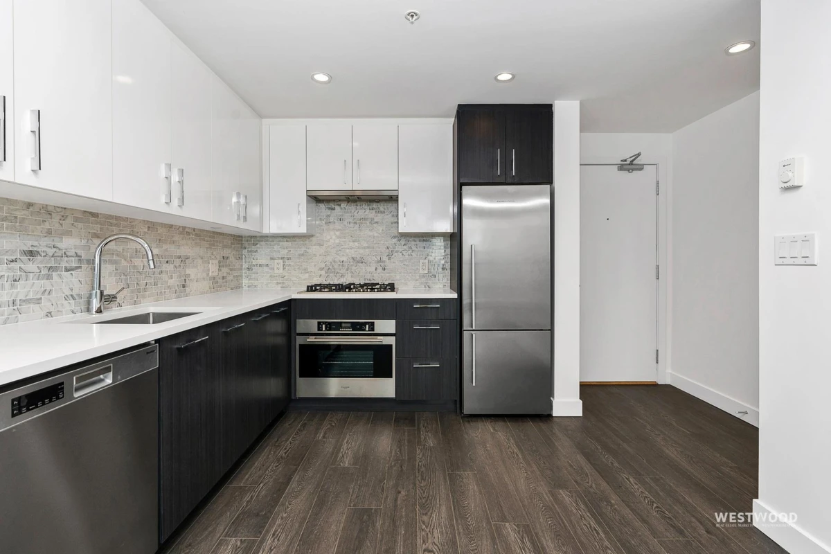 Living Room Photo of 1403 518 Whiting Way, Coquitlam, BC