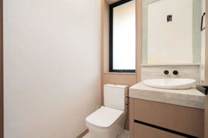Primary Bathroom Photo of 2 1448 E 30th Avenue, Vancouver, BC
