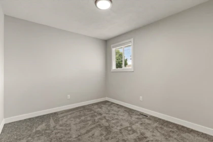 Hallway Photo of 8900 Charles Street, Chilliwack, BC