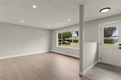 Kitchen Island Photo of 8900 Charles Street, Chilliwack, BC