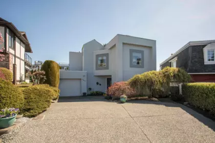 15662 Semiahmoo Avenue, White Rock, BC, White Rock — Single Family Residence for sale