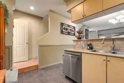 Primary Bathroom Photo of 22 9288 Keefer Avenue, Richmond, BC
