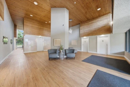 Hallway Photo of 802 1745 Esquimalt Avenue, West Vancouver, BC