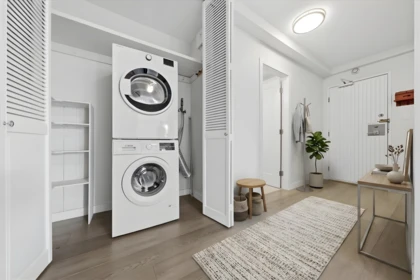 Laundry Room Photo of 802 1745 Esquimalt Avenue, West Vancouver, BC