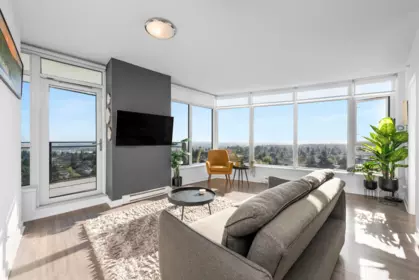 2202 4900 Lennox Lane, Burnaby, BC, Burnaby — Apartment/Condo for sale