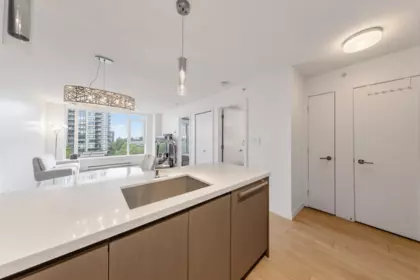 Primary Bathroom Photo of 805 9099 Cook Road, Richmond, BC