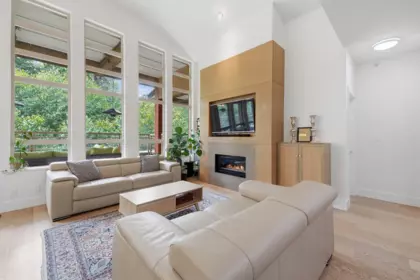 506 3606 Aldercrest Drive, North Vancouver, BC, North Vancouver — Apartment/Condo for sale